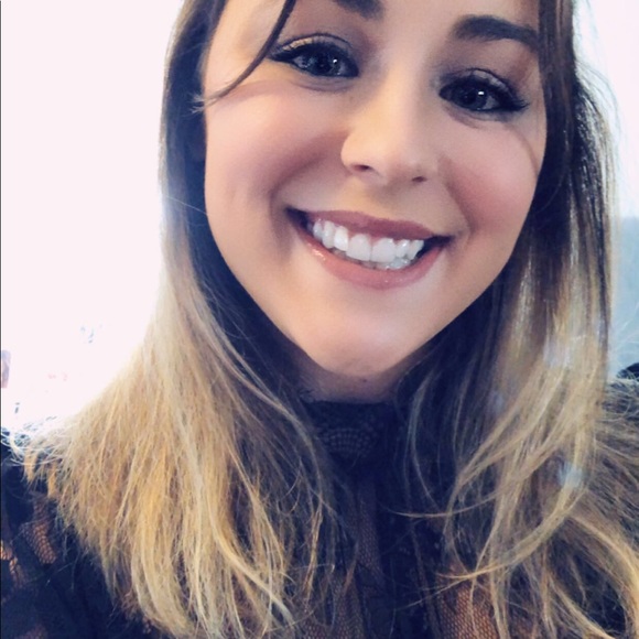 Meet your Posher, Elyce - Picture 2 of 3